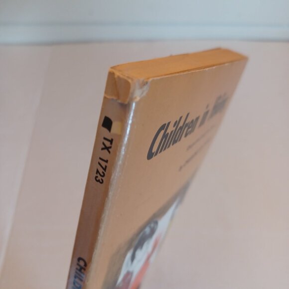 1966 Children in Hiding (Tomas Takes Charge) Paperback Book Charlene Joy Talbot - Picture 6 of 7